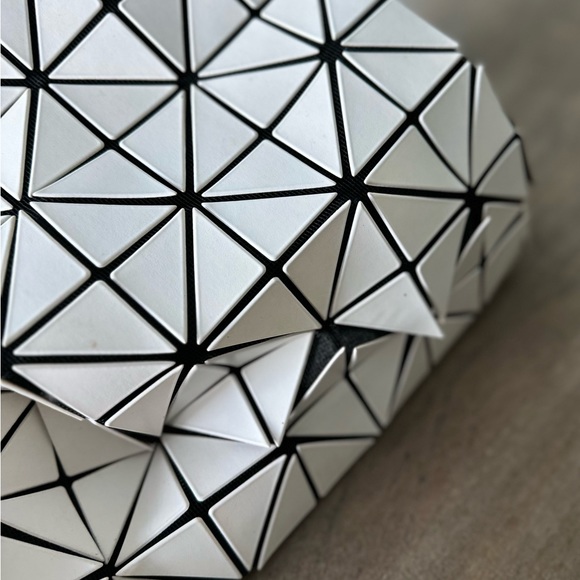 Rock Matte Finish Tote - White Matte
BAO BAO ISSEY MIYAKE - Picture 5 of 12